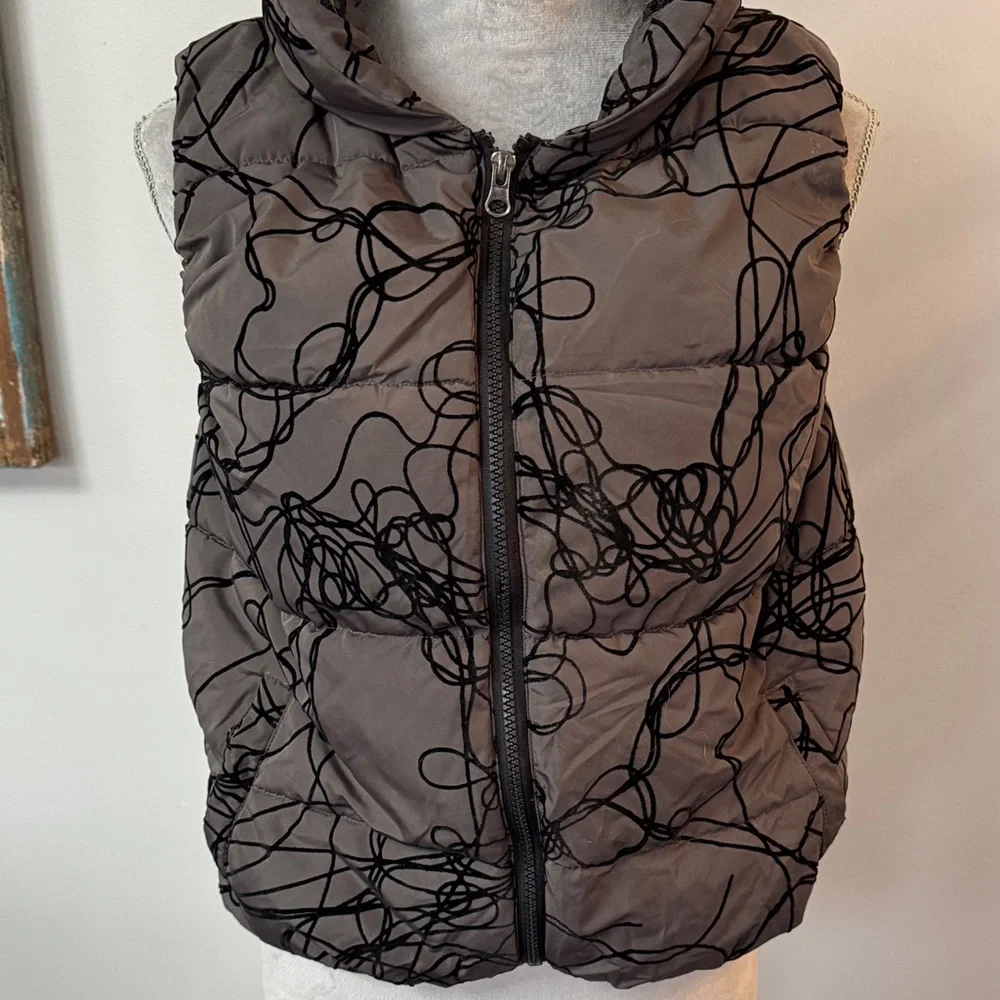 Calvin Klein velour scribble Gray and Black Patterned Puffer Vest EUC M - Picture 10 of 14